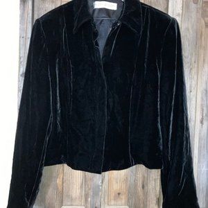Crushed velvet black jacket with zipper and fully lined.